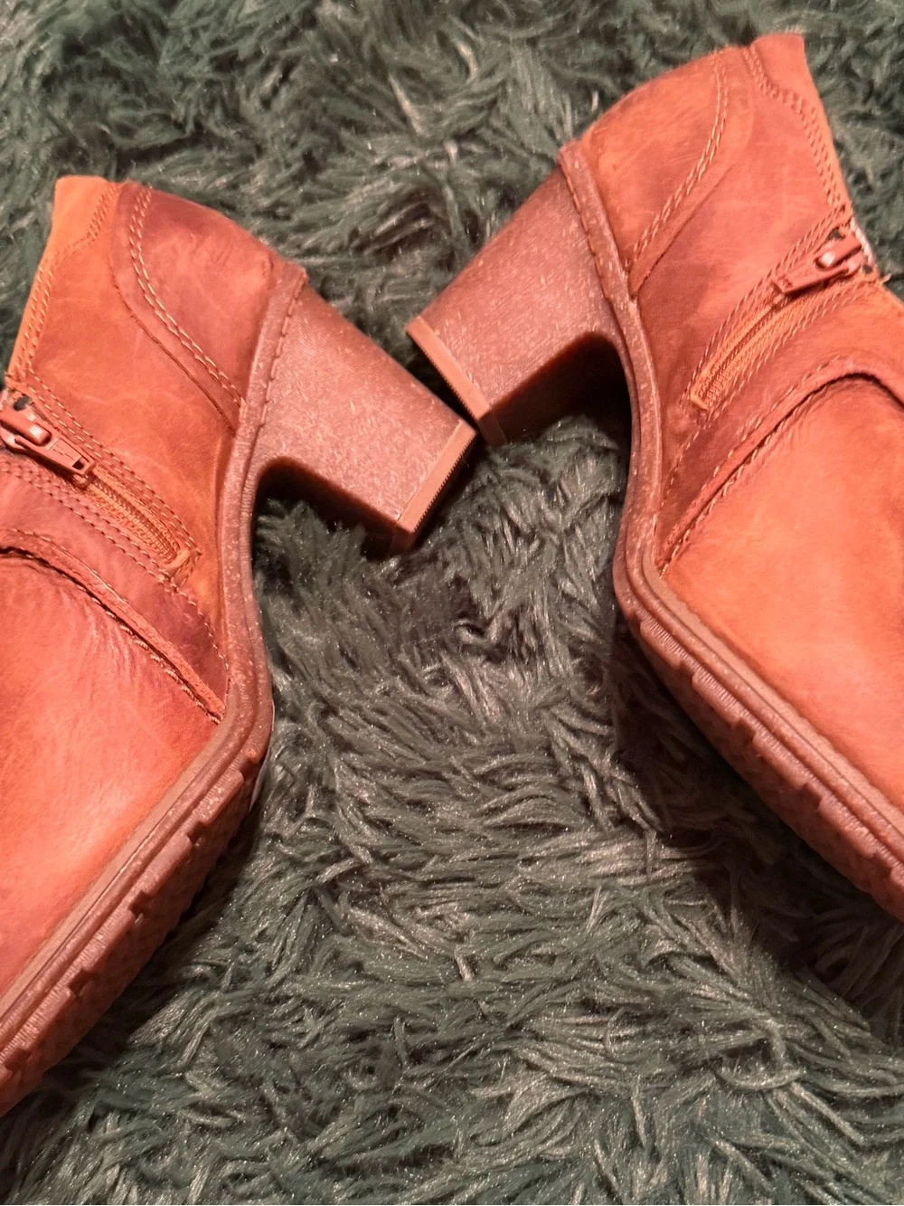Clarks Women's Rust Brown Suede Block Heel Clogs